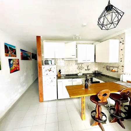 Casita Mara! 2' Line To The Sea, Shops And Bar's Apartamento *